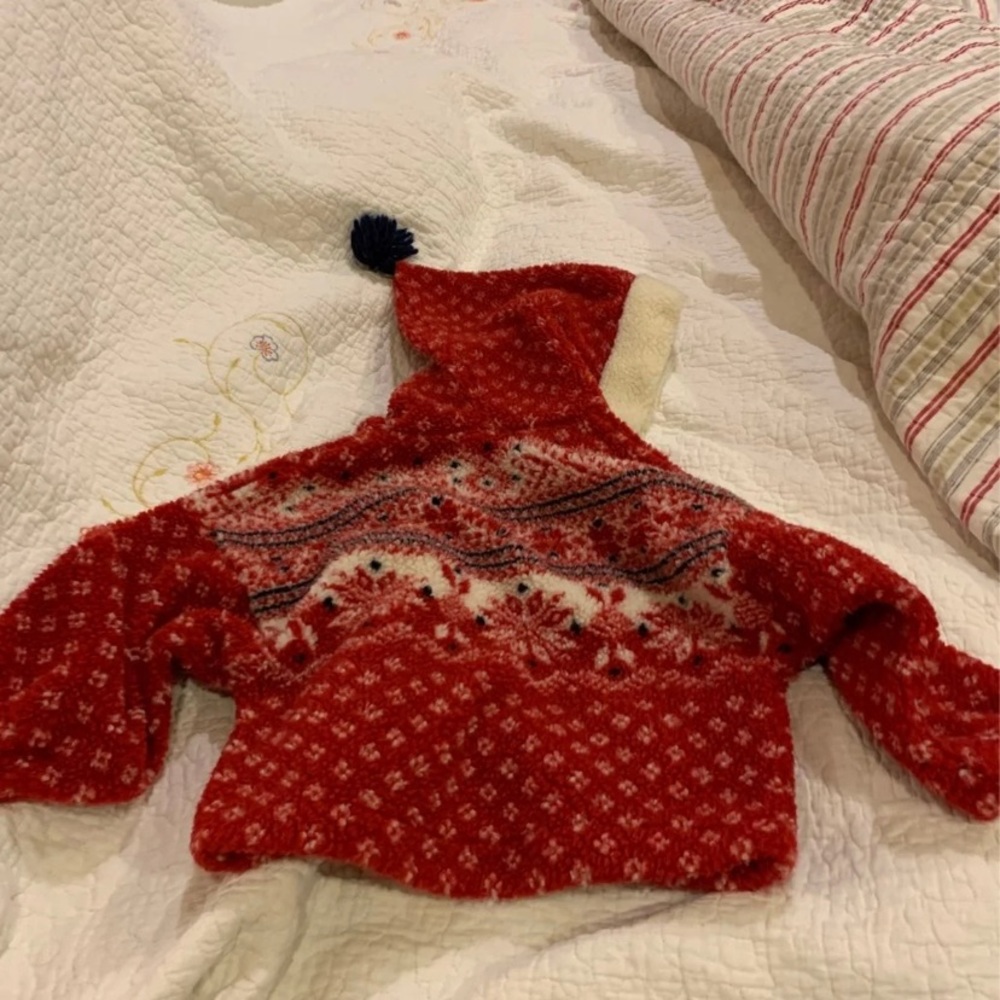Two boys sweaters. - Picture 2 of 8
